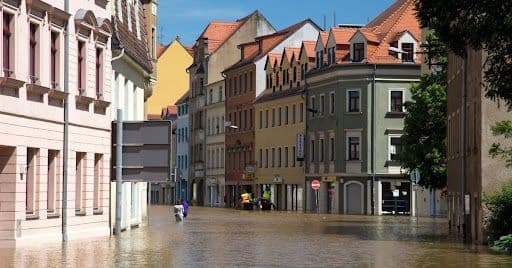 Wasserschäden im Immobilienbestand: Wie aus dem Erstereignis ein geordneter Sanierungsablauf wird
