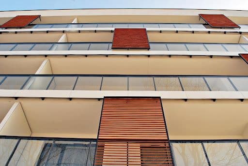 Rollläden und Sonnenschutz im Bestand: Zwischen Reparatur, Erneuerung und Betrieb