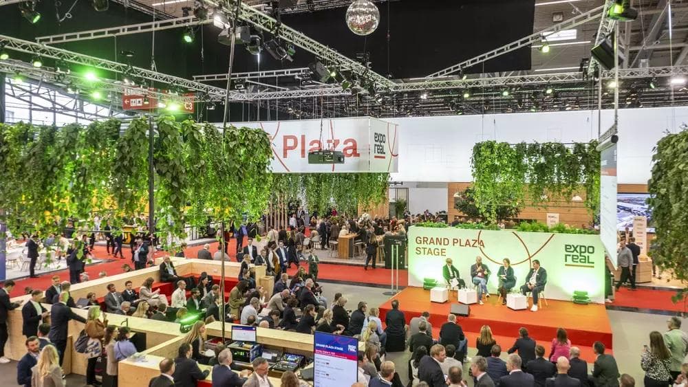 expo real grand plaza stage