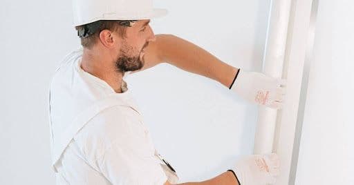 Malerarbeiten im Bestand: Wie Anstrich und Bautenschutz zum Werterhalt beitragen