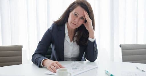 Wenn Stress an die Substanz geht: Führungsfrauen in der Immobilienbranche und das Tabuthema Haarausfall