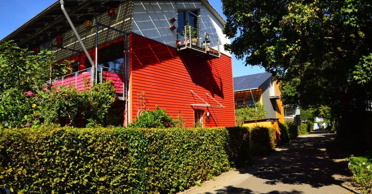 Wohnhäuser im Freiburger Stadtteil Vauban als Beispiel für die im Mietspiegel erfassten Wohnlagen
