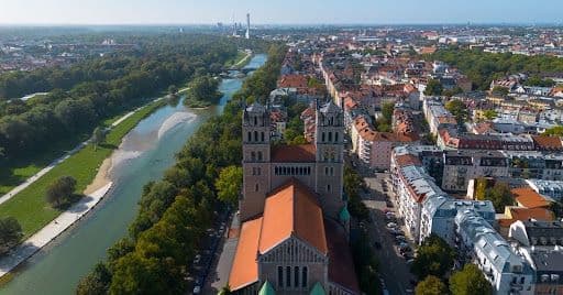 Wie regionale Marktkenntnis Immobilienvermittlung im südlichen Münchner Raum prägt