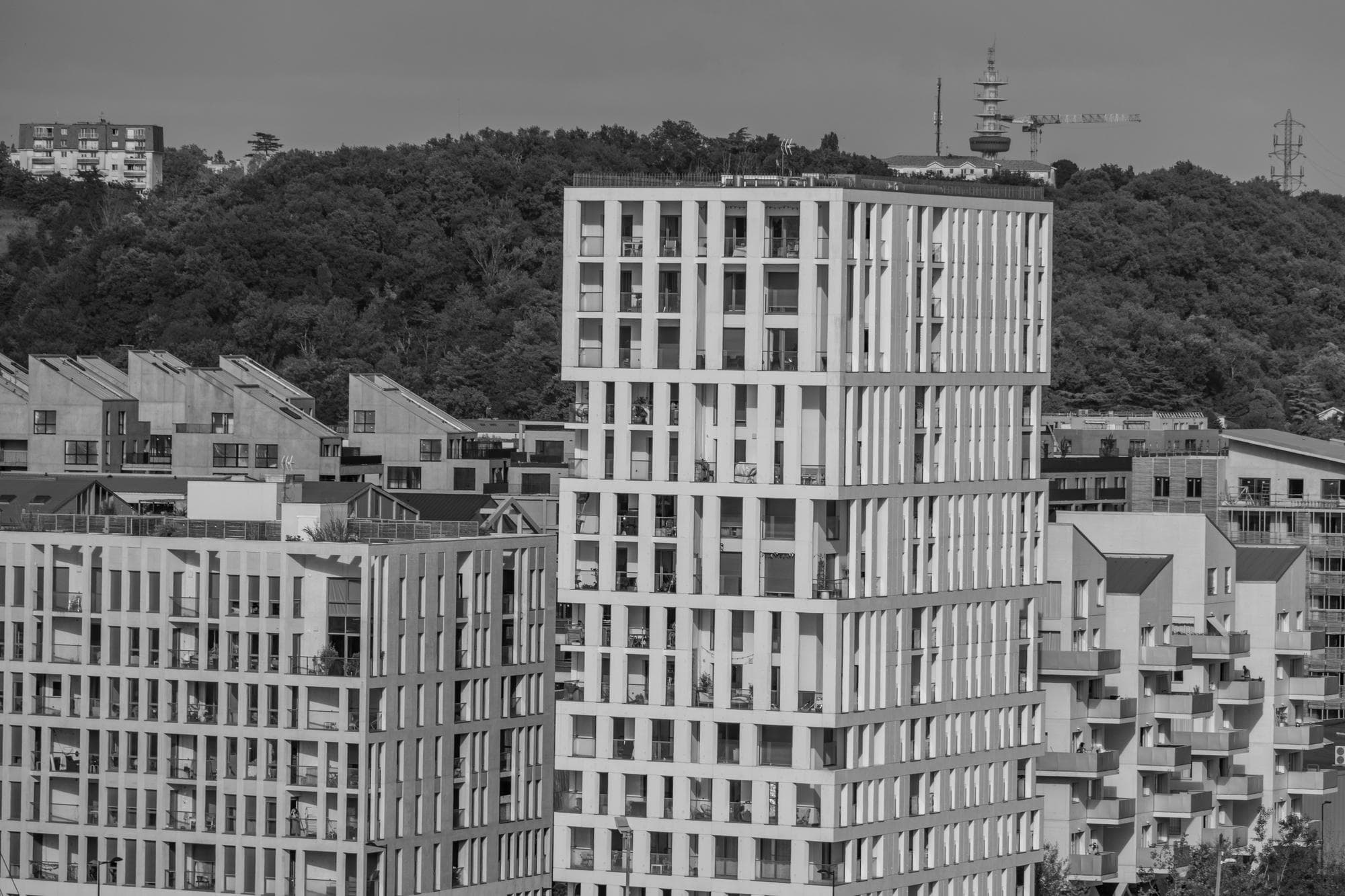 Wohngebäude in einem Kölner Stadtteil, symbolisch für die Lagevielfalt zwischen Innenstadt, Ehrenfeld, Rodenkirchen und Chorweiler