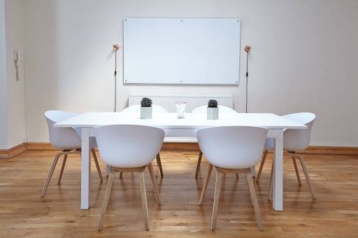 Bodenbeläge in Immobilienprojekten: Warum Planung und Ausführung zusammengehören