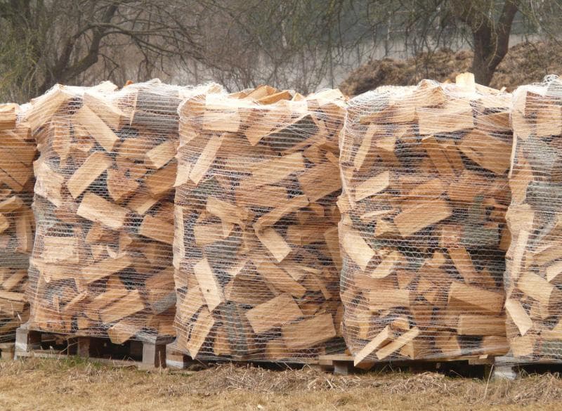 Steigende Heizkosten und CO₂-Steuer: Was Vermieter und Hausverwalter bei Holzfeuerungen beachten sollten