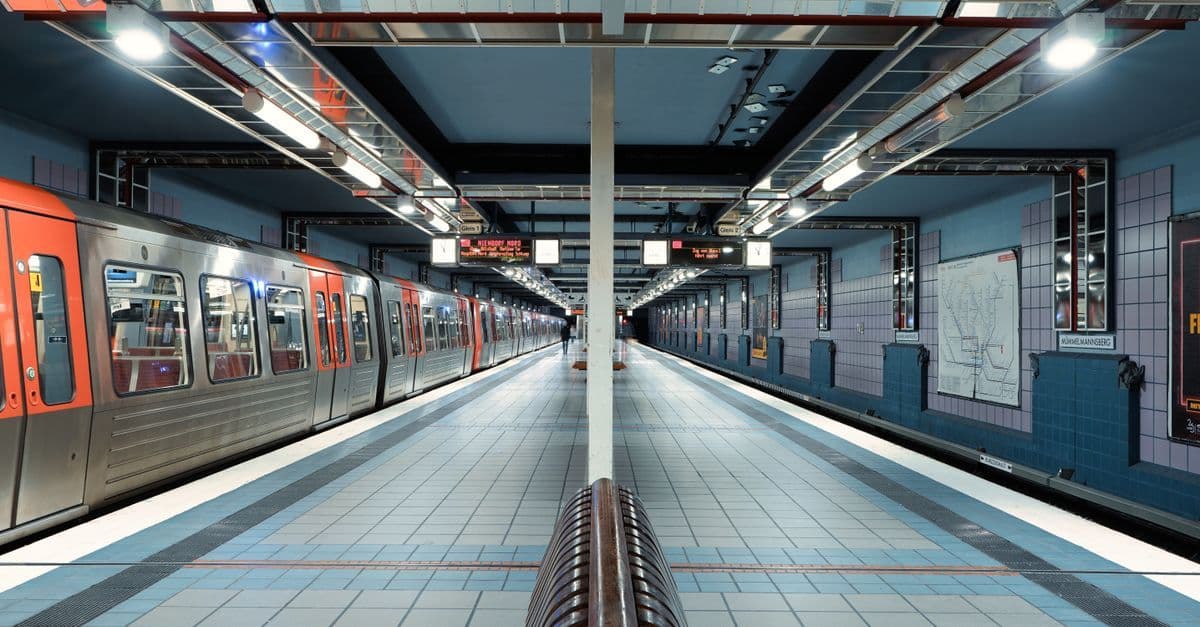 Moderne U-Bahn-Station als Sinnbild für die Verkehrsanbindung der HafenCity mit U4 und S-Bahn
