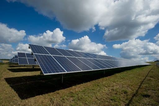 Photovoltaik auf vermieteten Mehrfamilienhäusern: Was Eigentümer und Hausverwaltungen wissen sollten